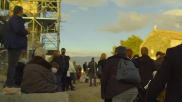 Ο εορτασμός της Παναγίας Μεσοσπορίτισσας στην Ελευσίνα και το έθιμο των Πολυσπορίων смотреть онлайн