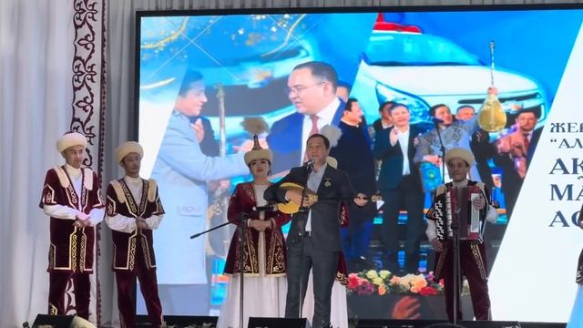 МАҚСАТ АҚАНОВ АҚТОҒАЙДА АРНАУ АЙТЫП ЗАЛДЫ ЖЫЛАТТЫ! смотреть онлайн