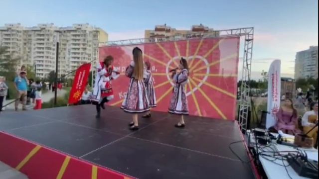 Выступление фолк-группы 