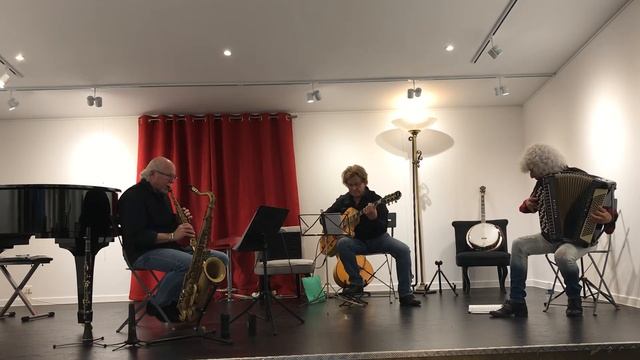 padam padam Swing17 trio M Lasfargues sax soprano J Louyot accordeon C Catalan guitare смотреть онлайн