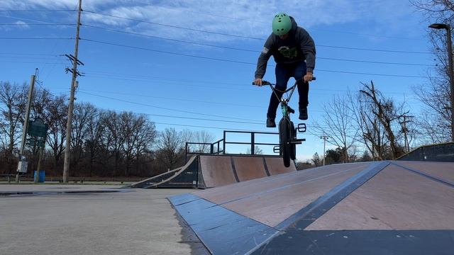 Doing A SCARY New Trick смотреть онлайн