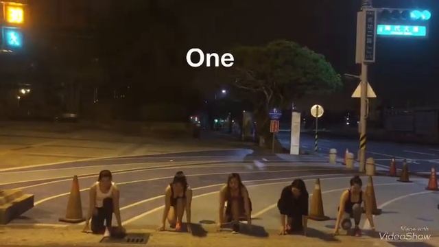 Stretching exercise before the marathon. смотреть онлайн