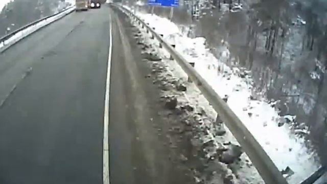 Near truck HEAD ON in RUSSIA! Рядом грузовик голову на смотреть онлайн