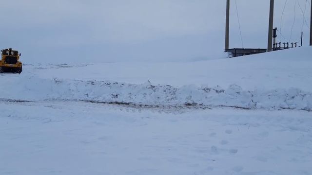 К-701 чистит снег после метели, танк, Кировец.