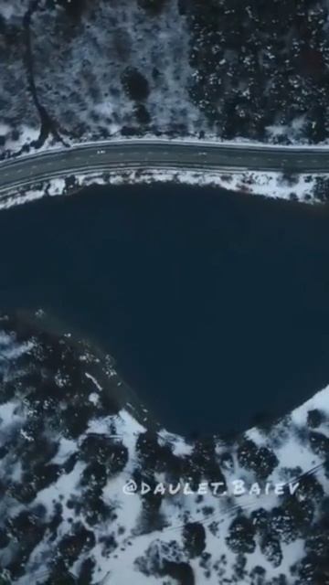 озеро  Кара-кёль,перевод  на  русский  чёрное-озеро.