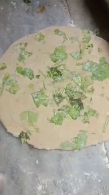 VIRAL GARLIC PARATHA😱😍🤩#trending#viral#short#yummy#parathalover#garlicparatha#lachaparatha #cookeas