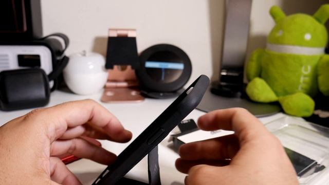 Adidas iPhone XR Grip Case Unboxing! Kickstand and Grip Holder! смотреть онлайн