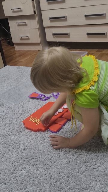 Арина накрывает стол смотреть онлайн