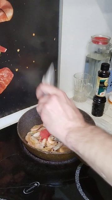 Креветки с чесноком и паприкой к пиву.