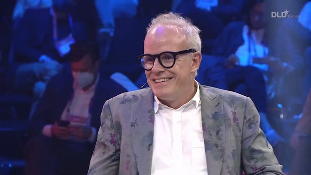 An Artistic View on Circularity (Es Devlin, Hans Zimmer, Hans Ulrich Obrist) | DLD Circular смотреть онлайн