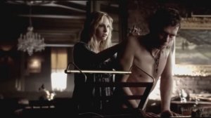 Кэролайн и Клаус - Он за мной