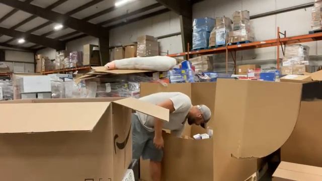 Pallet Breakdown of AMZ Smalls! смотреть онлайн