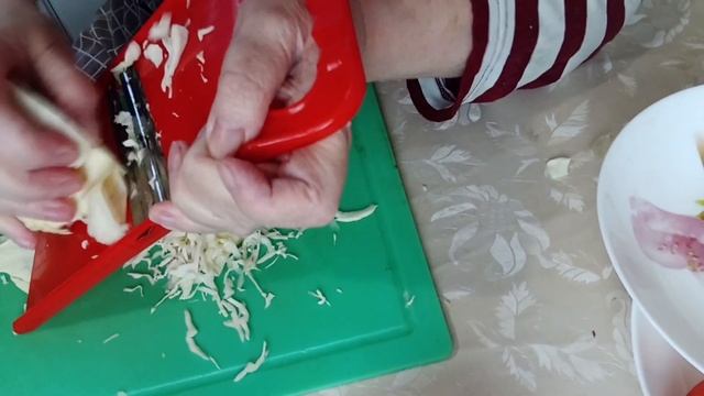 Тушеная квпуста с мясом.Все секреты вкусной капусты.Аппетитное горячее блюдо.Очень вкусно.