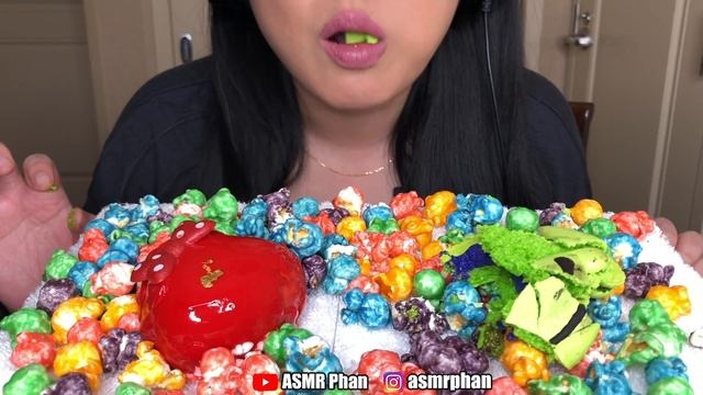 ASMR HEART MOUSSE CAKE And MACARONS DISNEY TOY STORY ALIENS (Eating Sounds) | No Talking ASMR Phan