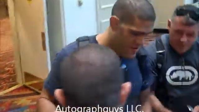 ANTONIO BIGFOOT SILVA UFC STAR SIGNING AUTOGRAPHS AT THE MGM GRAND IN LAS VEGAS, NV смотреть онлайн