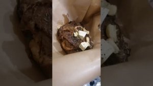 Запеченная говяжья рулька...