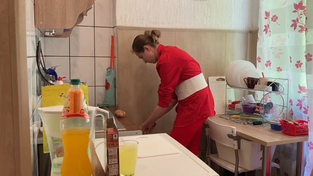 Vlog: Убирайся со мной / Експрес уборка кухни пока малышка спит/ Мотивация на уборку смотреть онлайн