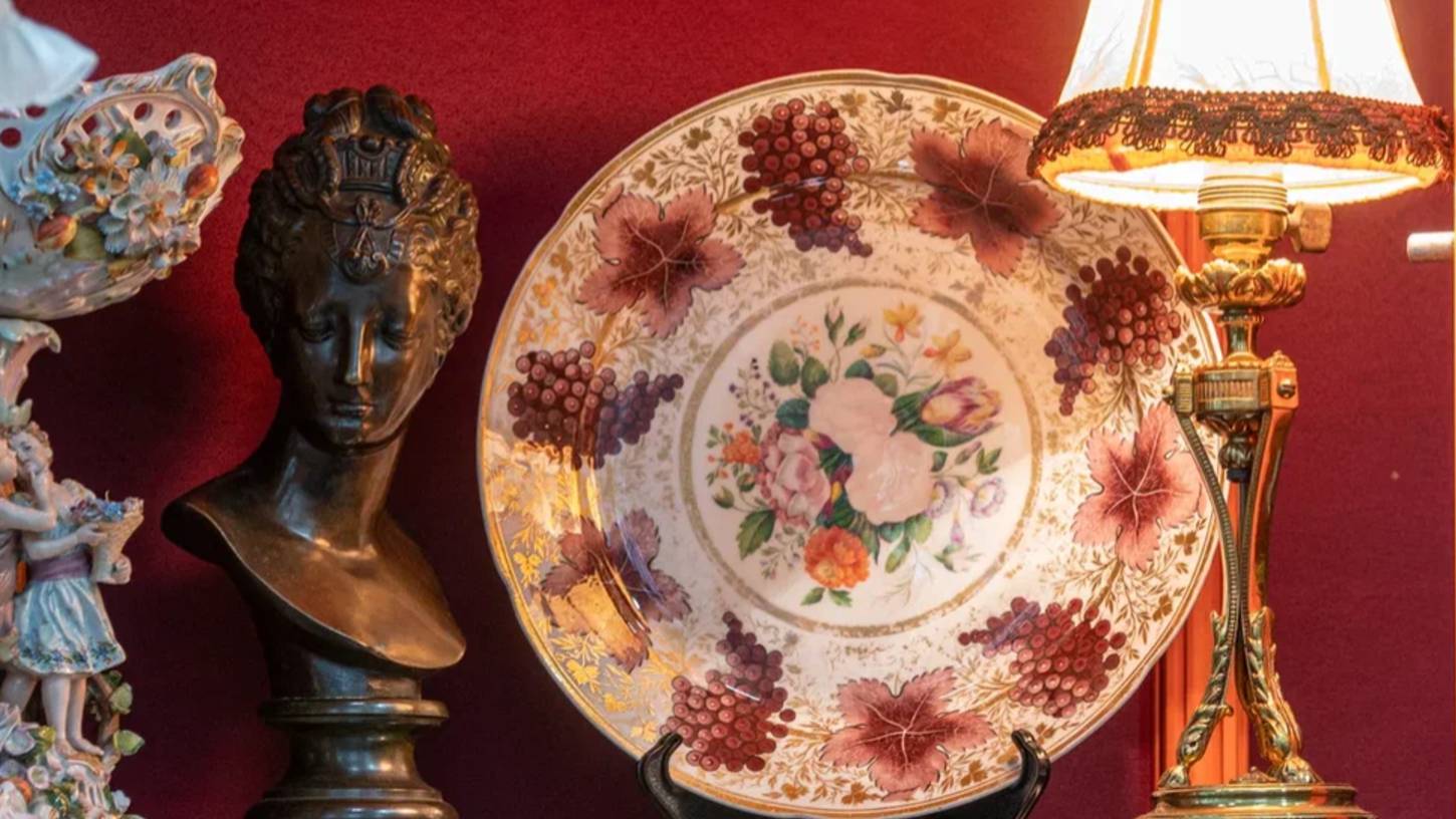 АНТИКВАРИАТ И ИНВЕСТИЦИИ. Весенний антикварный салон в Петербурге. 2025 смотреть онлайн