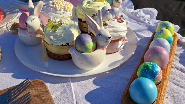 Дорогие мои, друзья поздравляю Всех с праздником Светлой Пасхи! Желаю Вам всего самого доброго!🤗 смотреть онлайн