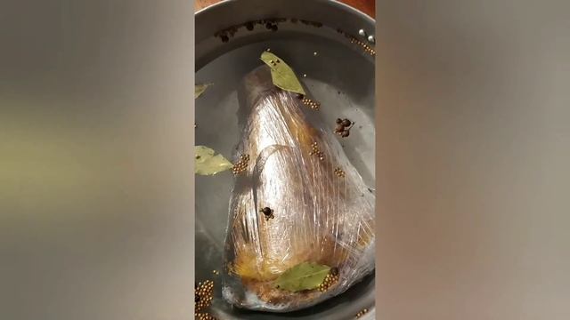 Запечена рулька в духовці