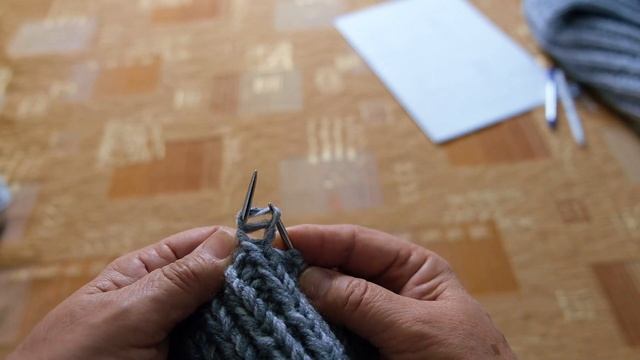 Свитер из фильма "Брат 2"/Мужской свитер спицами/. Как вязать воротник. смотреть онлайн