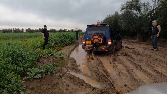 Dacia Duster 4x4 - Conquering Mud Pits like a Pro! смотреть онлайн