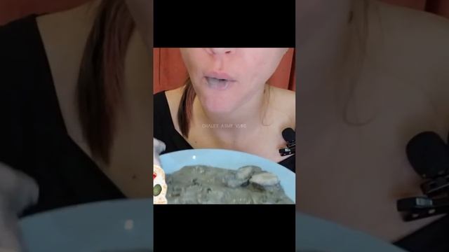 Clay with paste soup 🥣 @chalkoly / chalky asmr vlog #mukbang #wetchalkasmr смотреть онлайн