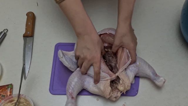 Мәселе маринадта! Үйде тауық етінен қытырлақ қыртысы бар ең шырынды өте дәмді ГРИЛЬДІ пеште пісіру.