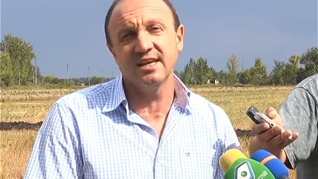 На полях идет борьба за урожай смотреть онлайн