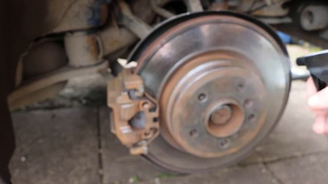 I paint my brakes! - FIRST CONTENT UPLOAD - BMW E90 cosmetic touches смотреть онлайн
