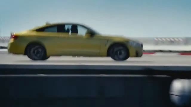 Дрифт BMW M4 на авианосце смотреть онлайн