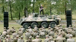 Денис Майданов - Мы привыкаем жить на войне