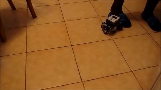 Атака робота на человеческую ногу смотреть онлайн