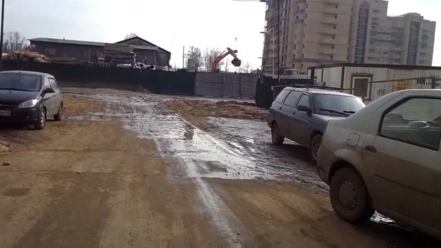 3-е марта, стройка по прежнему не огорожена и не охраняется смотреть онлайн