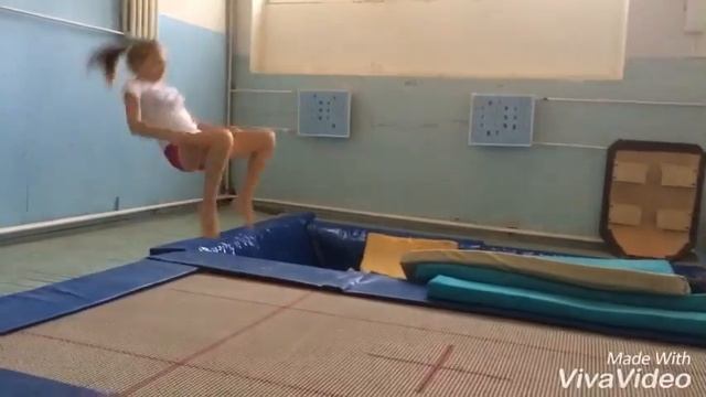 Прыгаю на батуте! смотреть онлайн