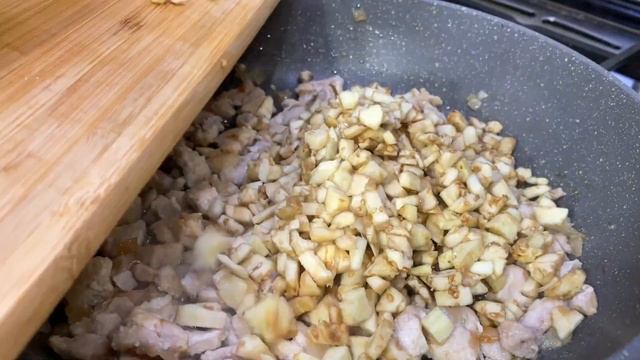 Баклажани Фаршировані з Курячим Філе та Овочами