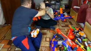 НЁРФ ЧЕЛЛЕНДЖ УГАДЫВАЮ НЁРФ ЗАКРЫТЫМИ ГЛАЗАМИ!!!NERF CHALLENGE GUESS NERF YOUR EYES CLOSED