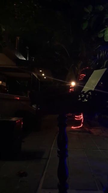 Вечерний пляж в Таиланде. Бар. Пальмы 🌴 в гирляндах. смотреть онлайн