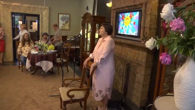 В арт-отеле «Украина» открыли выставку «В преддверии лета» смотреть онлайн