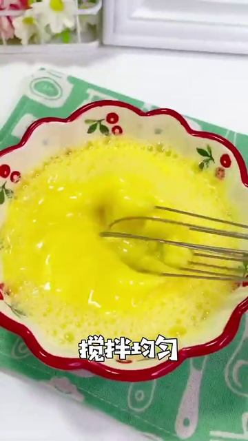 西兰花蒸蛋：西兰花菜营养丰富，含有蛋白质、脂肪、磷、铁、胡萝卜素、维生素B1、B2和维生素A、C等，尤其维生素C丰富，每100克含88毫克，是蔬菜中含量最高的一种