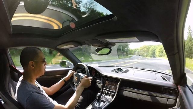 Porsche 911 GTS On Twisty Roads смотреть онлайн
