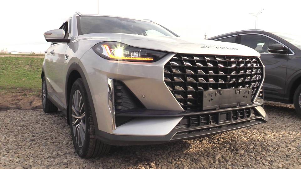 2025 JETOUR X70 PLUS ВЫДЕЛЯЮЩИЙСЯ НА ОБЩЕМ ФОНЕ. смотреть онлайн