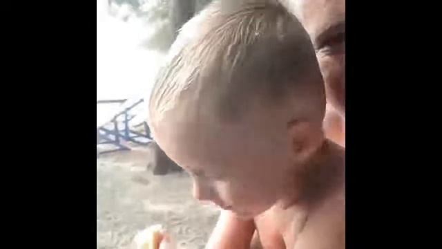 ВОСТРИКОВ С ДЕТЬМИ НЕЗАДОЛГО ДО ТРАГЕДИИ. СЫН ИМИТИРУЕТ ЗВУК ПОЖАРНОЙ МАШИНЫ смотреть онлайн
