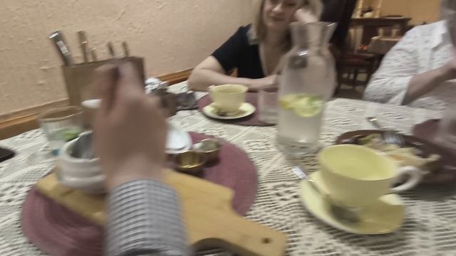 1000061468 Приём пищи в трактире.mp4