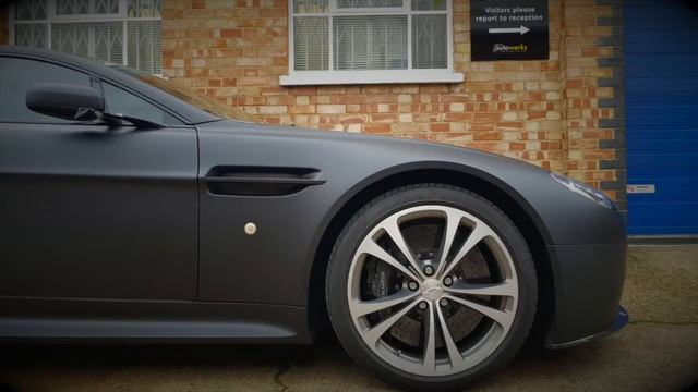 Alien Aston Martin Vantage V12 смотреть онлайн