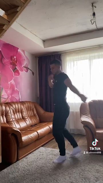 Парень танцует лезгинку/красиво смотреть онлайн