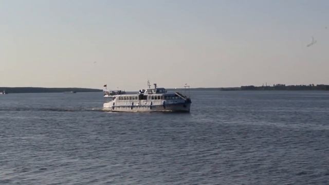 Теплоход МО-513 прибывает на причал Переборы в Рыбинске смотреть онлайн