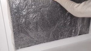 Вот для чего нужно прилепить ПУЗЫРЧАТУЮ ПЛЁНКУ на окна Это действительно работае