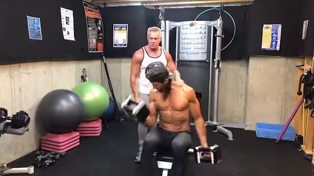 Arm Exercises Exercise Tweaks for Physique After 50 and More смотреть онлайн