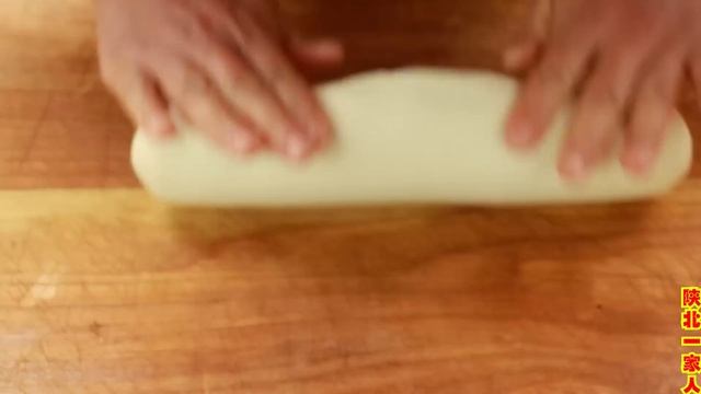 改艳在家做干锅鸡贴饼，鸡肉软烂入味，饼子柔软劲道【陕北一家人】